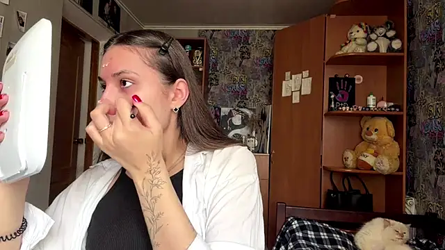 Snapshot of poly_princess chatting on 04.16.26 poly princess online show from 04.16.26