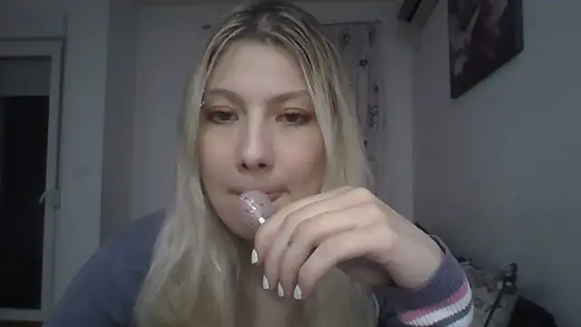 Foxy Bright online show from 03.19.26