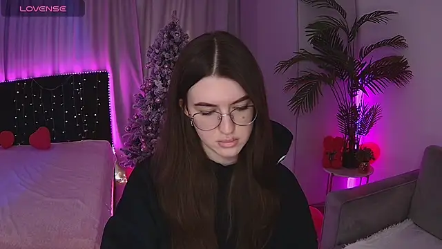 Helen Yesss online show from 02.20.26