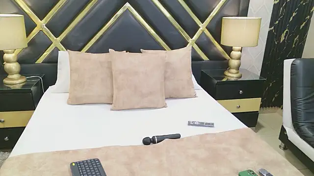 AmberHundson online show from 02.21.26