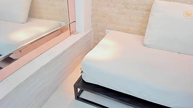 Snapshot of aitana_cole chatting on 02.24.26 aitana cole online show from 02.24.26