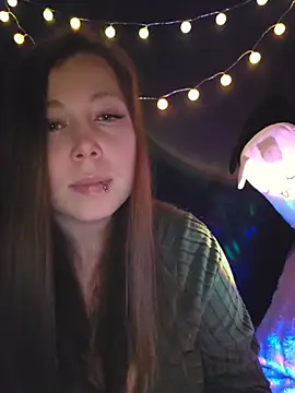 Snapshot of AliceBeverl chatting on 02.23.26 AliceBeverl online show from 02.23.26