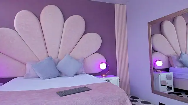 Snapshot of EmiilyRousee chatting on 03.03.26 EmiilyRousee online show from 03.03.26