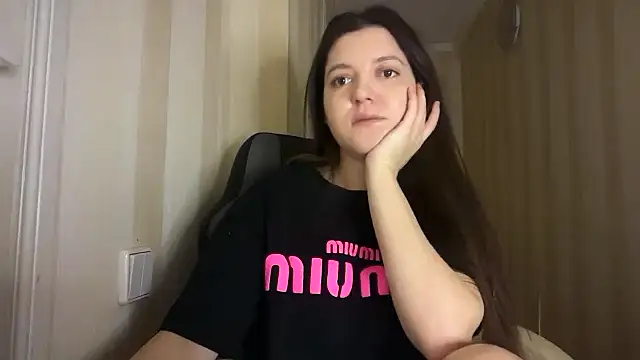 Snapshot of Eloise_Pattie chatting on 02.25.26 Eloise Pattie online show from 02.25.26