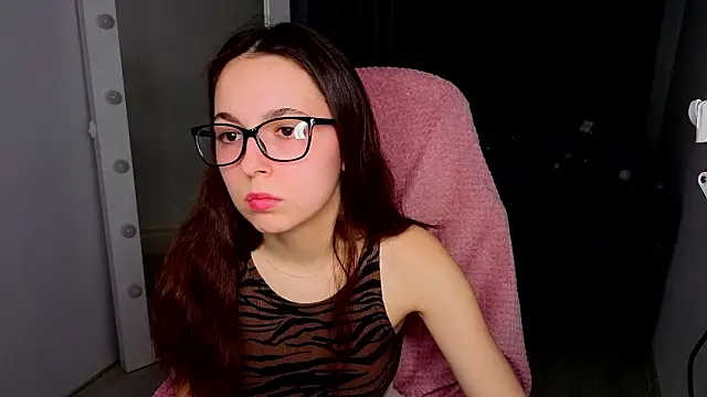 Snapshot of BellaThery chatting on 02.24.26 BellaThery online show from 02.24.26