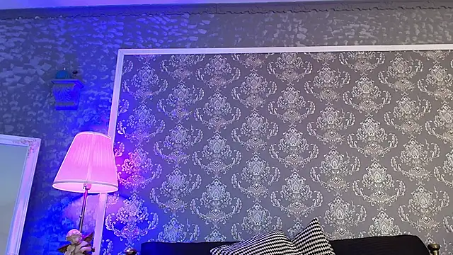 Olivia Noor online show from 03.08.26