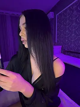 Olivia Noor online show from 04.15.26