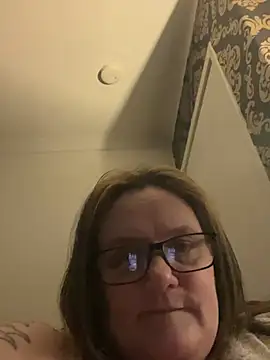 Busty-GilfQuinn online show from 03.01.26