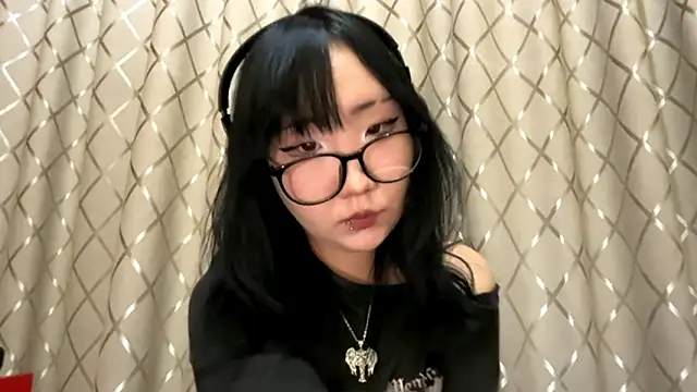 Yunananaa online show from 02.25.26
