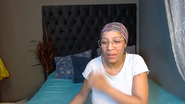 Snapshot of TemptedAngel chatting on 02.25.26 TemptedAngel online show from 02.25.26