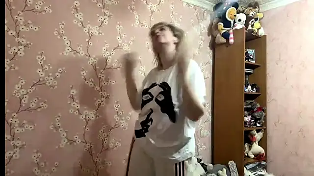 LiraDreamX online show from 04.03.26