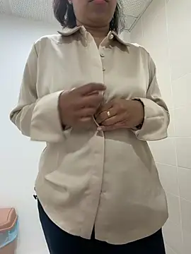 Snapshot of sessy_grl chatting on 02.22.26 sessy grl online show from 02.22.26