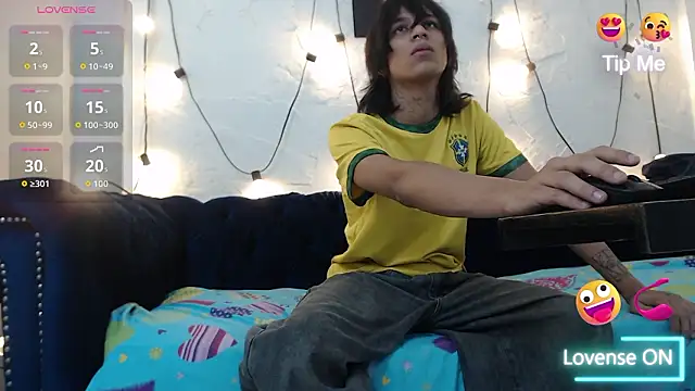 Snapshot of Freddiebravo chatting on 02.26.26 Freddiebravo online show from 02.26.26