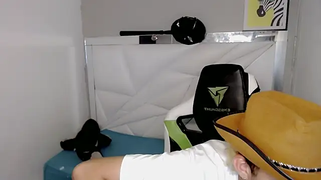 Street poemm  online show from 03.04.26