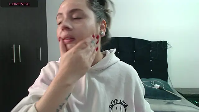 Snapshot of Ana__arms chatting on 02.25.26 Ana arms online show from 02.25.26