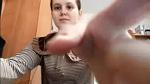 Snapshot of DaiseyOpdyke chatting on 02.22.26 DaiseyOpdyke online show from 02.22.26