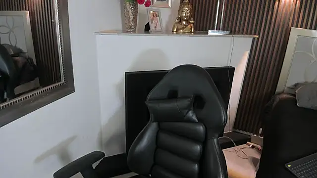 Snapshot of paulys_ chatting on 04.08.26 paulys online show from 04.08.26