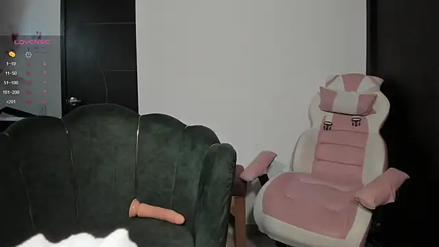 Snapshot of Sweetcamy chatting on 02.24.26 Sweetcamy online show from 02.24.26