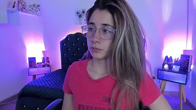 Snapshot of SaraRoadess chatting on 03.02.26 SaraRoadess online show from 03.02.26