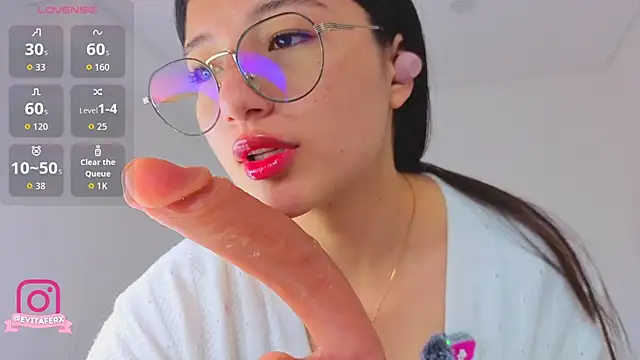 Snapshot of eva_depp_ chatting on 07.15.26 eva depp online show from 07.15.26