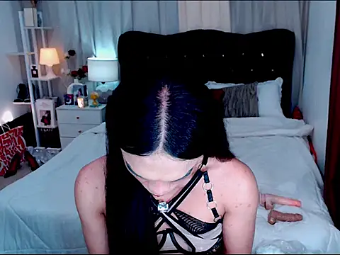 Snapshot of YzaHellsex chatting on 03.26.26 YzaHellsex online show from 03.26.26