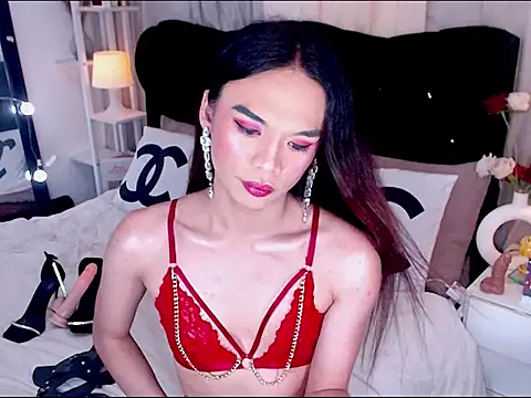 Snapshot of YzaHellsex chatting on 04.15.26 YzaHellsex online show from 04.15.26