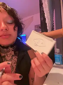 Snapshot of seducedandused chatting on 02.24.26 seducedandused online show from 02.24.26