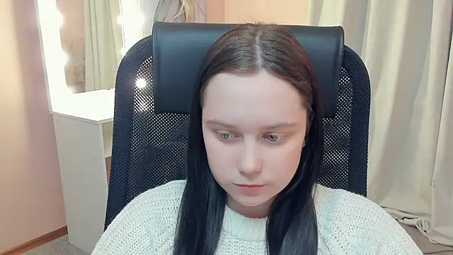 Snapshot of LynnaNull chatting on 02.24.26 LynnaNull online show from 02.24.26