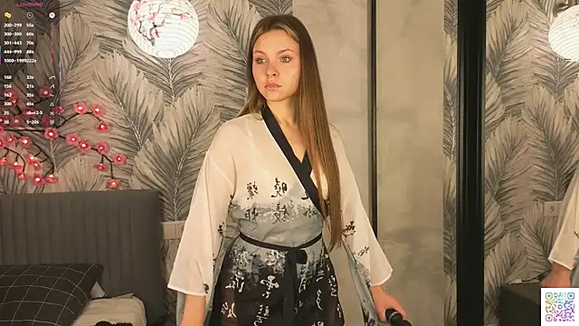 Snapshot of HinaVibe chatting on 05.20.26 HinaVibe online show from 05.20.26