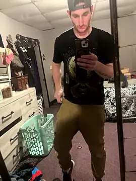 Snapshot of Aarondeweese27 chatting on 02.24.26 Aarondeweese27 online show from 02.24.26