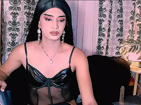 Snapshot of Queeny_Cassandra chatting on 06.16.26 Queeny Cassandra online show from 06.16.26