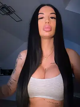 Snapshot of SpicyViviana chatting on 02.28.26 SpicyViviana online show from 02.28.26