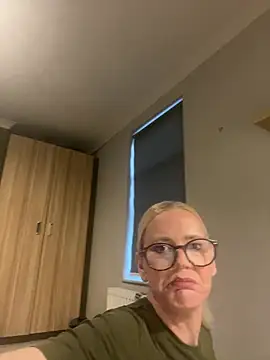 Snapshot of Amelie_BlondeXX chatting on 02.28.26 Amelie BlondeXX online show from 02.28.26