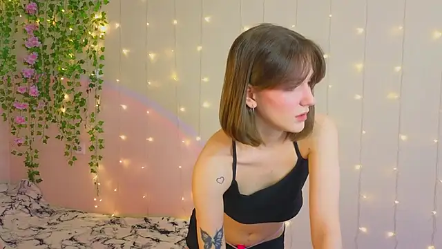 PeachyWhisper online show from 05.03.26