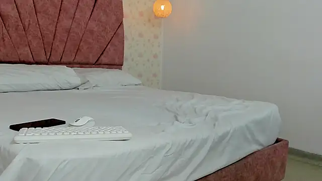 Nina Moom online show from 02.28.26