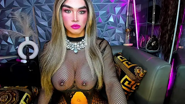 Snapshot of 10inDominant_Ayesha chatting on 03.25.26 10inDominant Ayesha online show from 03.25.26