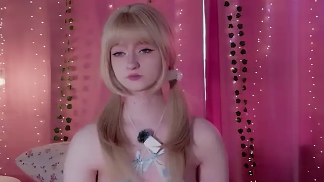 Snapshot of effy_dollie chatting on 07.18.26 effy dollie online show from 07.18.26