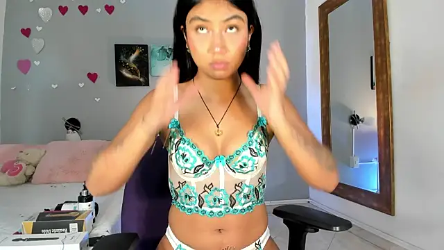 Snapshot of KimTaylorW chatting on 03.02.26 KimTaylorW online show from 03.02.26