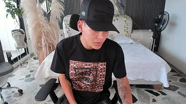 DylanRoyce  online show from 03.05.26