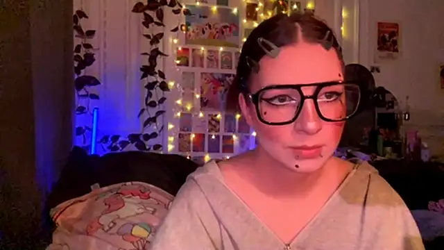 Snapshot of moonvampiq chatting on 02.25.26 moonvampiq online show from 02.25.26