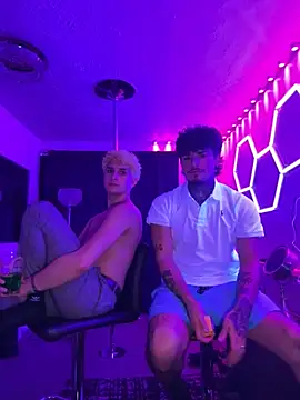 Snapshot of JULIANRAY chatting on 02.25.26 JULIANRAY online show from 02.25.26