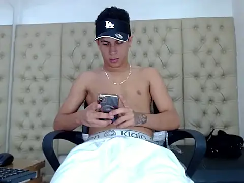 Hollmanhot online show from 03.04.26