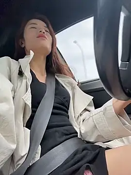 Snapshot of Mia-lp chatting on 04.14.26 Mia-lp online show from 04.14.26