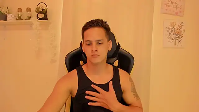 Snapshot of sexy_andres01 chatting on 05.08.26 sexy andres01 online show from 05.08.26
