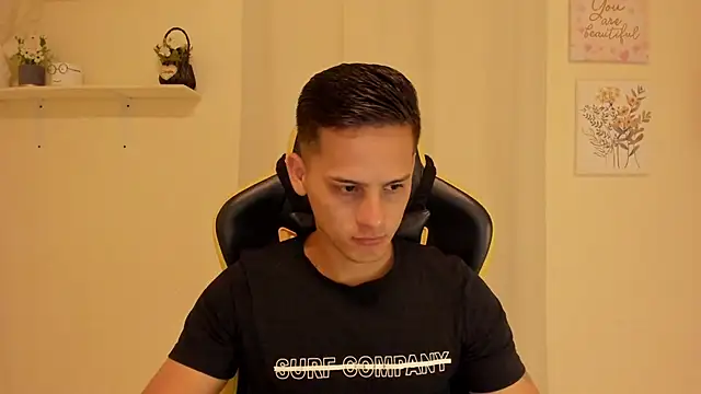 Snapshot of sexy_andres01 chatting on 05.24.26 sexy andres01 online show from 05.24.26
