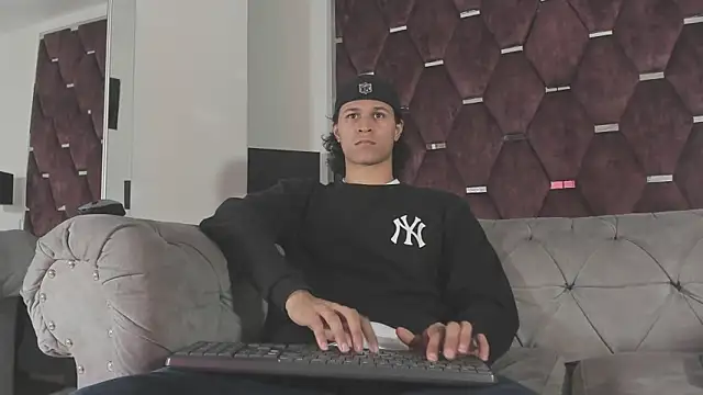 Snapshot of TonyBenedetti chatting on 05.26.26 TonyBenedetti online show from 05.26.26