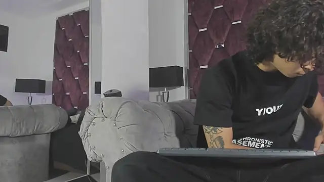 Snapshot of TonyBenedetti chatting on 05.28.26 TonyBenedetti online show from 05.28.26