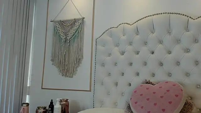 Snapshot of Sara_funy chatting on 06.04.26 Sara funy online show from 06.04.26