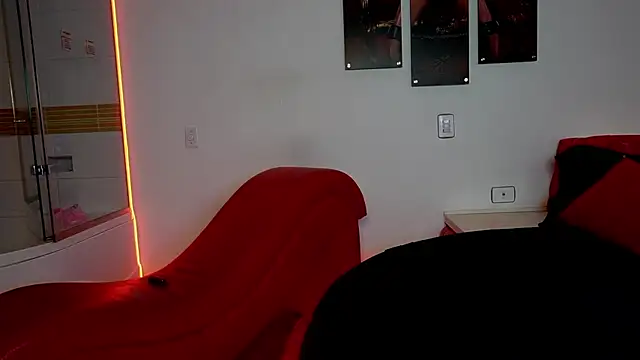 Snapshot of Petitte_Mussa chatting on 04.14.26 Petitte Mussa online show from 04.14.26