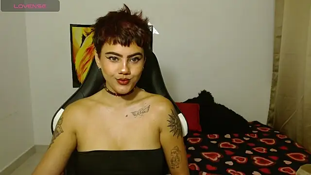 Snapshot of Divinejewel69 chatting on 03.16.26 Divinejewel69 online show from 03.16.26